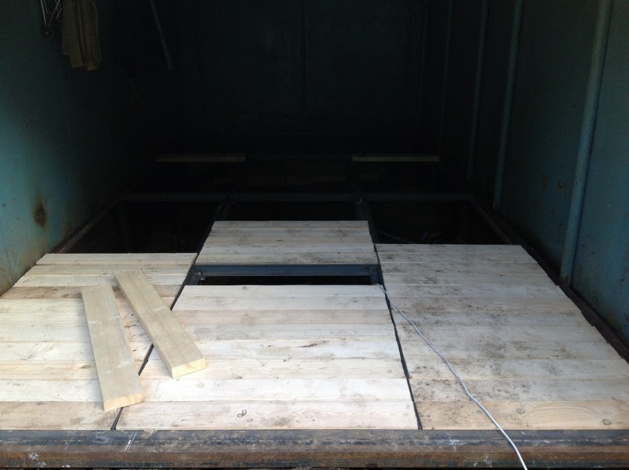 Линолеум на пол в гараже