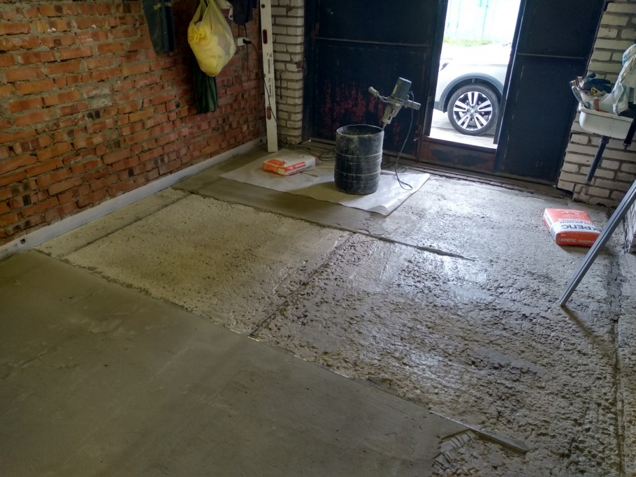 Пол в гараже пенале