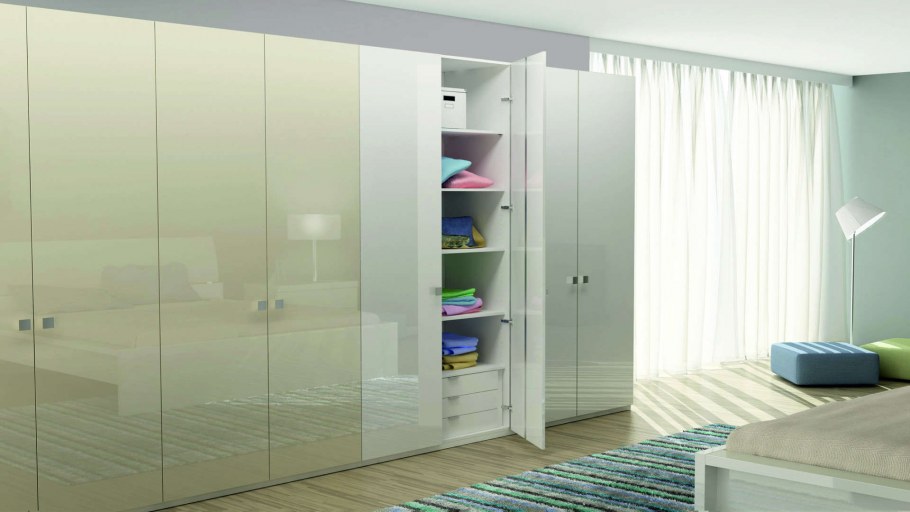 Шкаф с распашными дверями