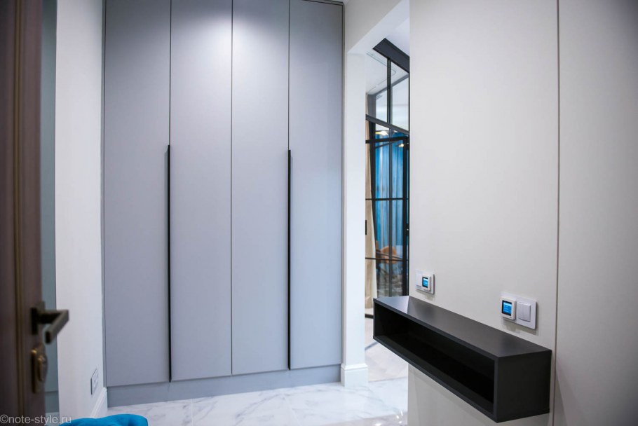Прихожая с интегрированными ручками