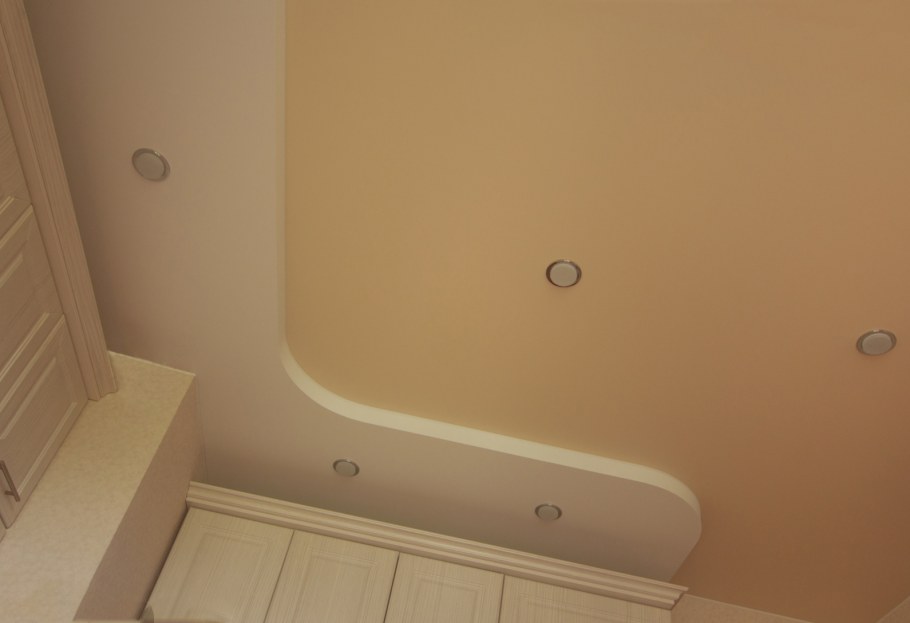 Потолочный плинтус с подсветкой для натяжных