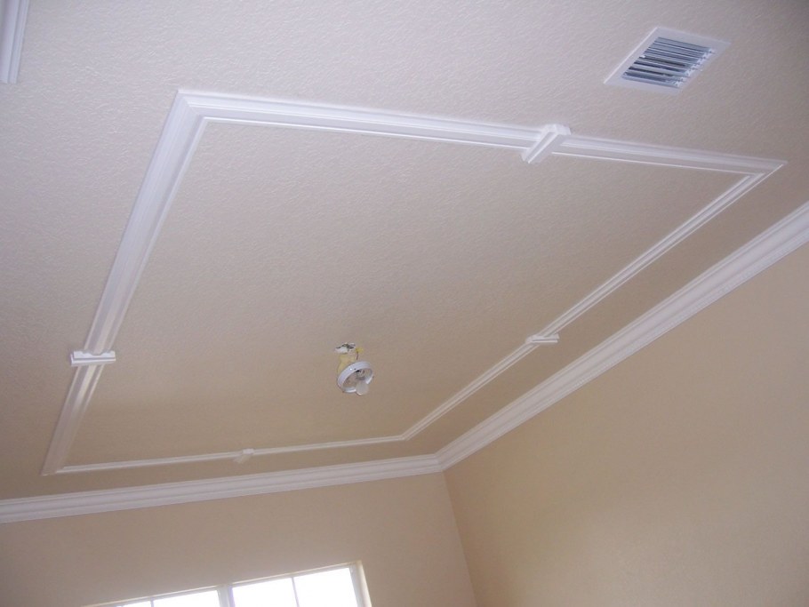 Потолочный плинтус для гипсокартонного потолка