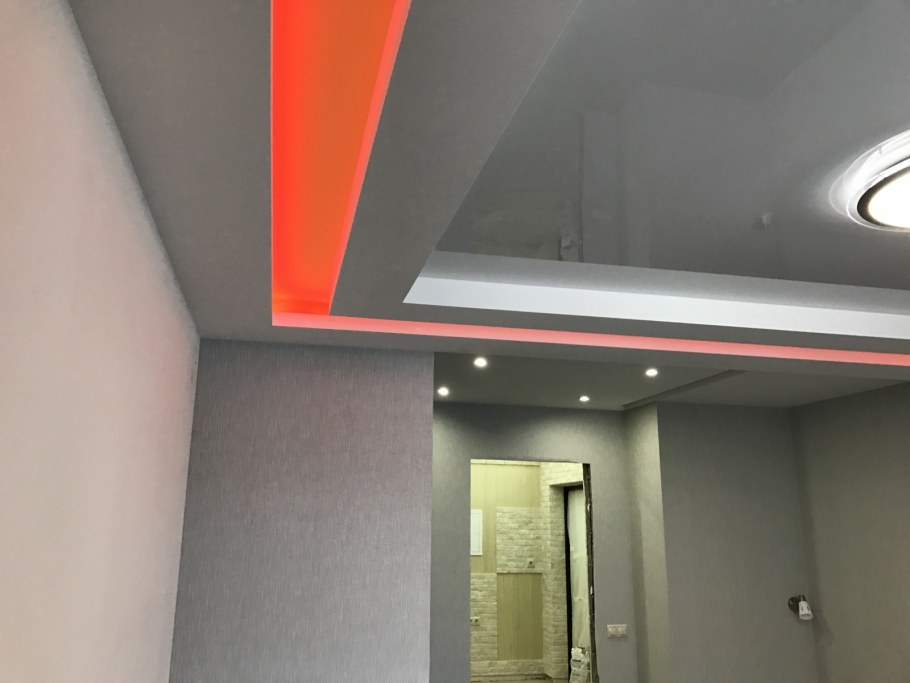 Раскладка молдингов на потолке