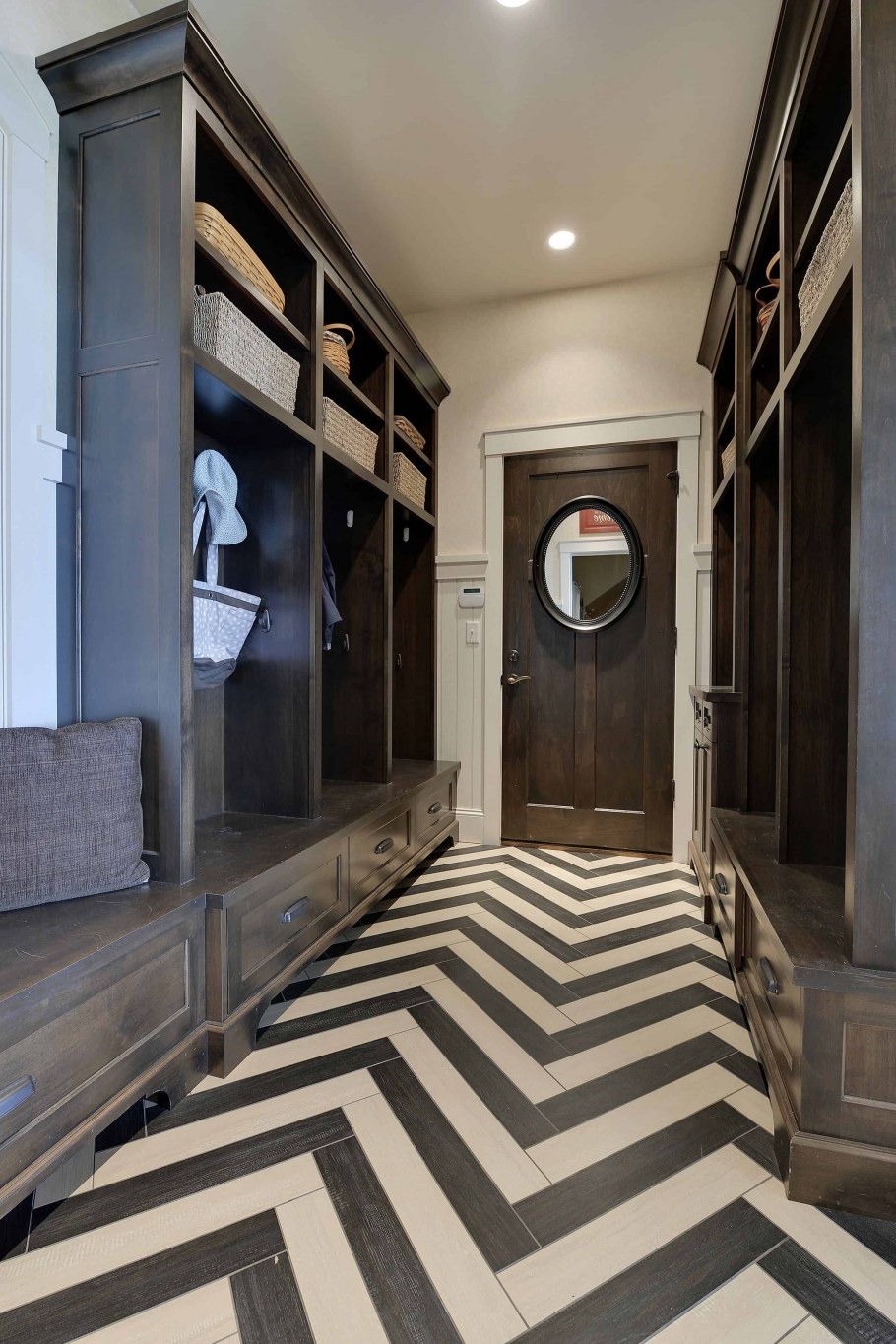 Плитка в коридоре в частном доме