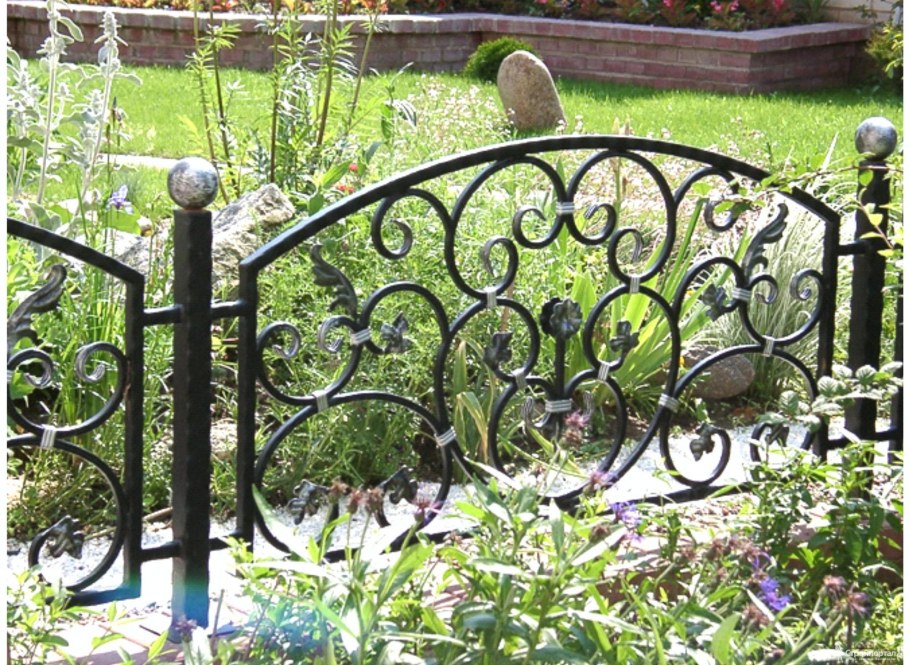 Кованые ограждения для палисадника