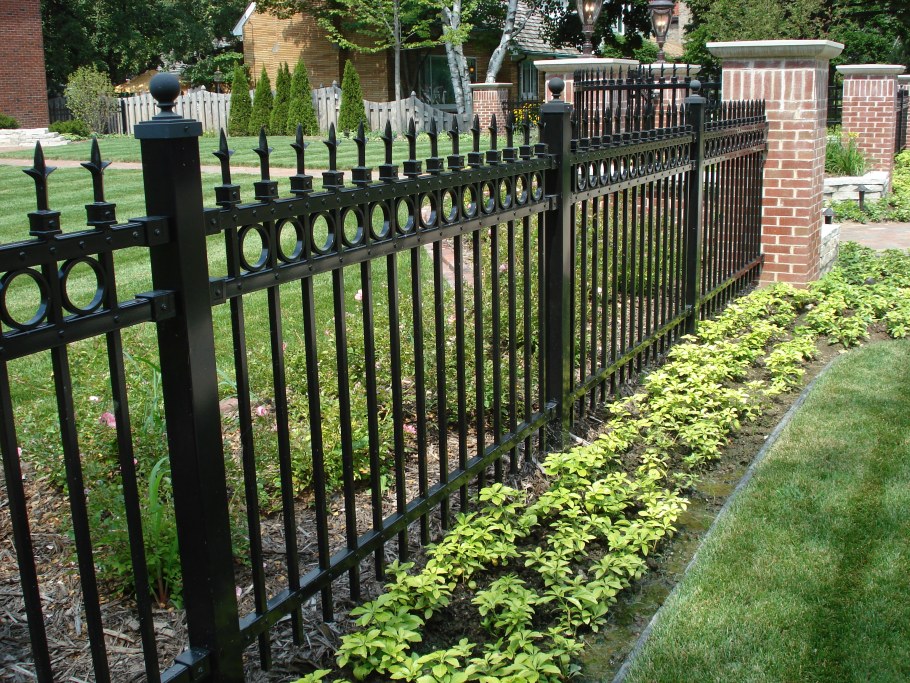 Забор для сада металлический