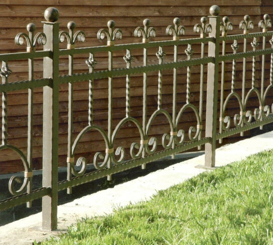 Декоративные заборы из металла