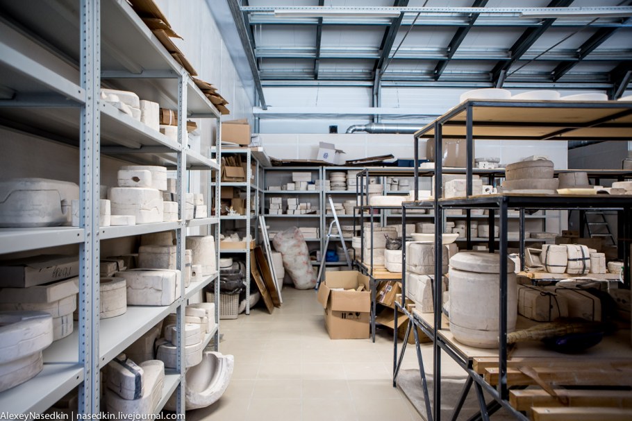 Коробки для хранения на чердаке