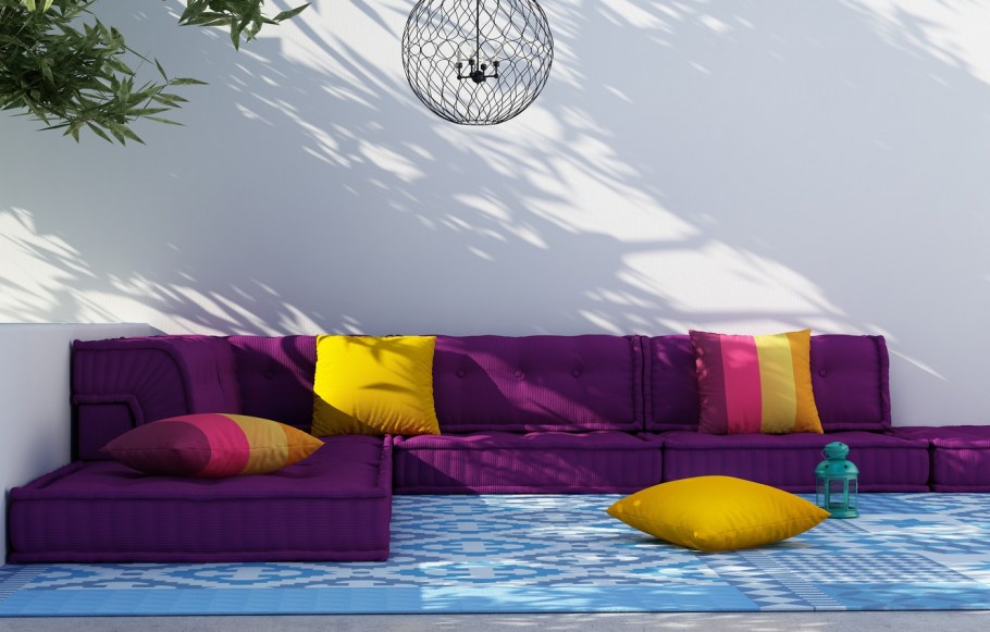 Диваны с яркими элементами