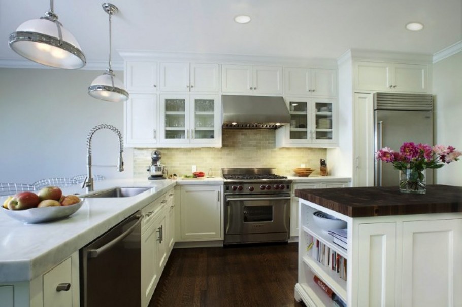 Кухня с белой техникой