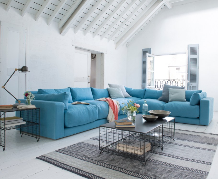 Серо голубой диван