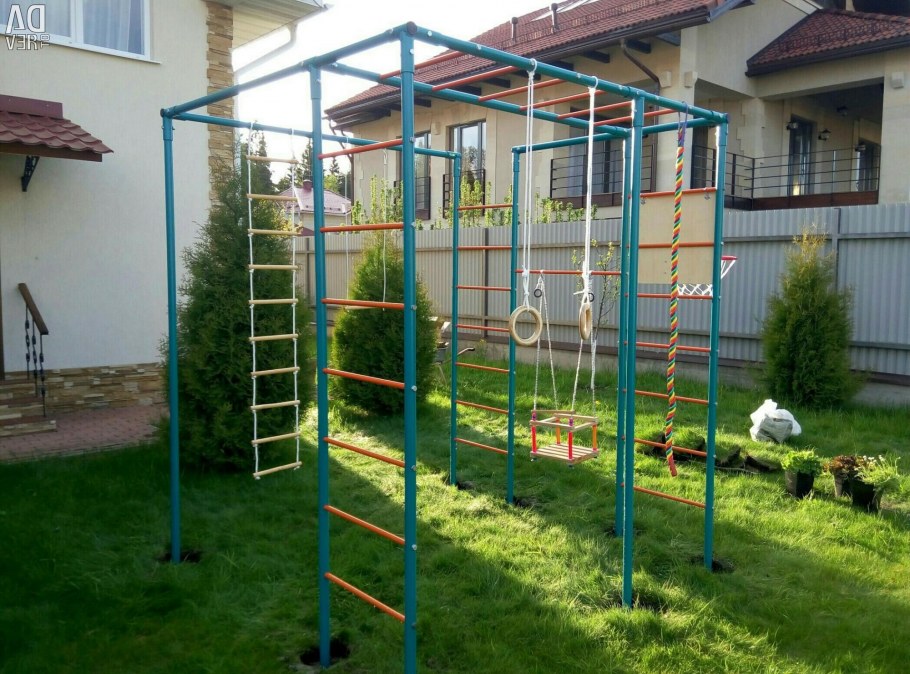 Детская площадка New Sunrise Зарница с деревянной крышей