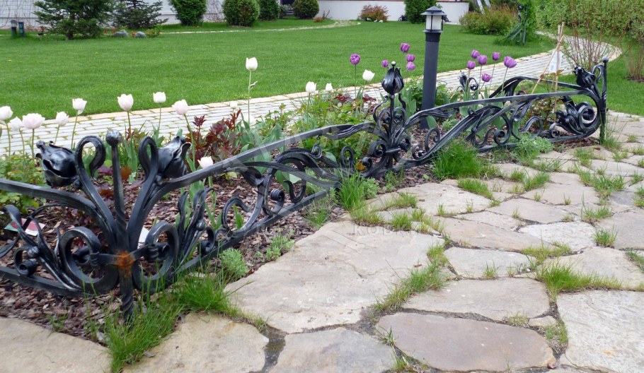 Кованые ограждения для цветников