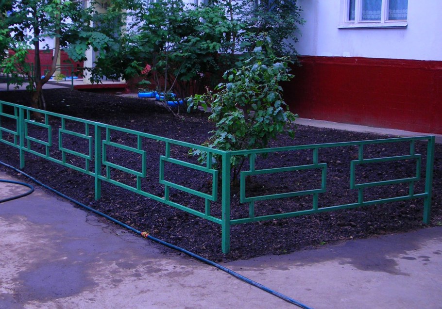 Ограждение газонов во дворах