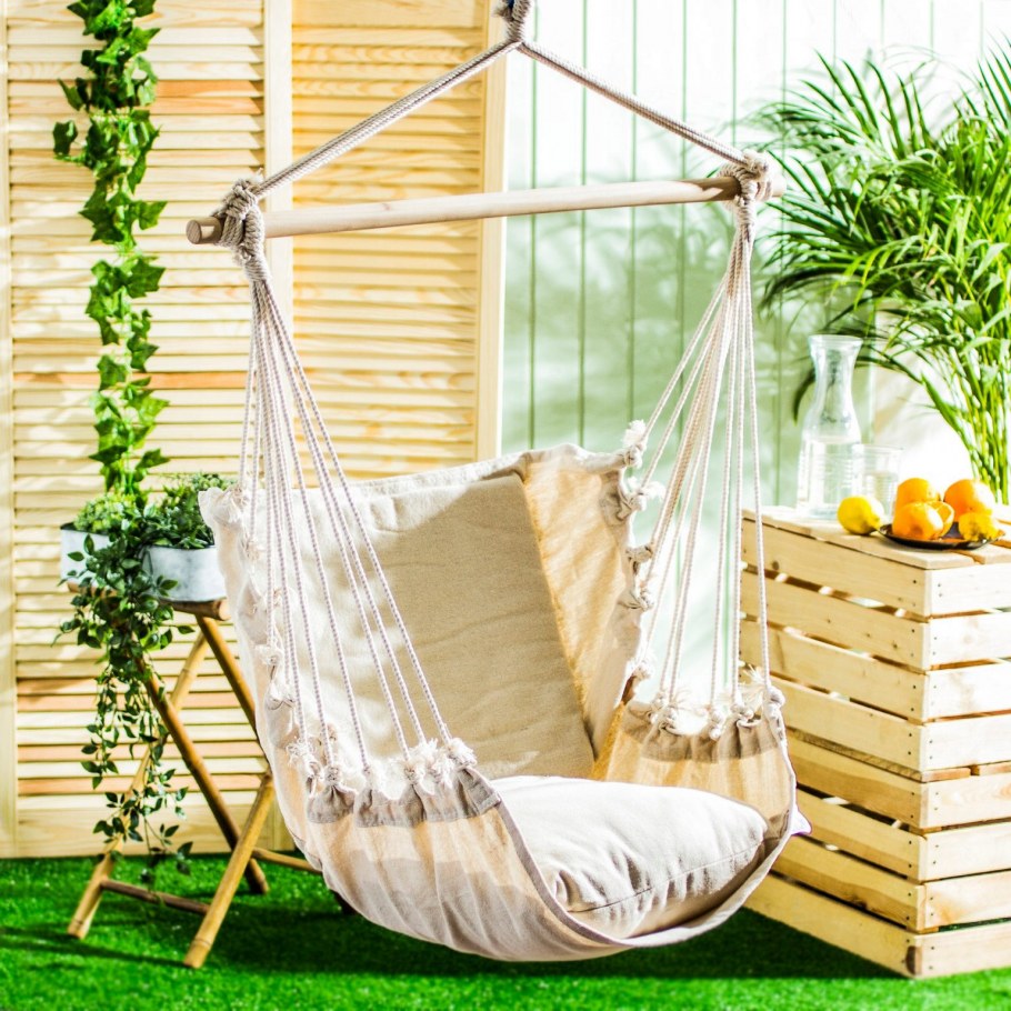 Качели в комнате Влада неопознанного