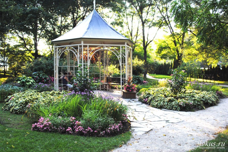 Беседка в саду