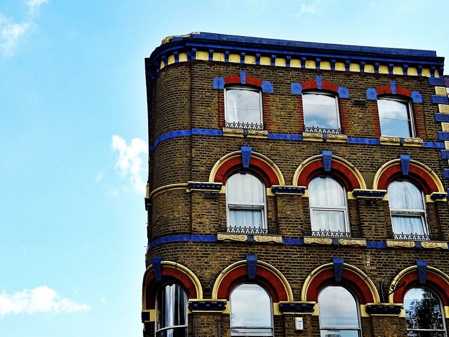 Фасад здания Франция