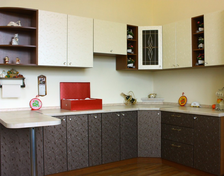 Кухня с фасадом цвета шоколад