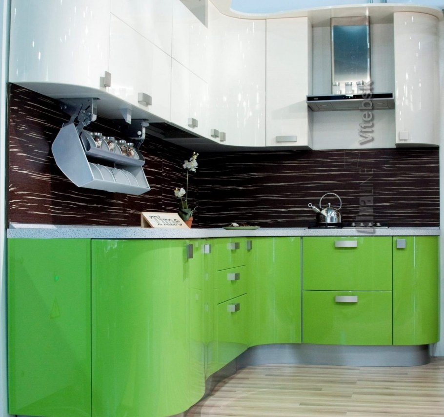 Двухцветные кухонные гарнитуры