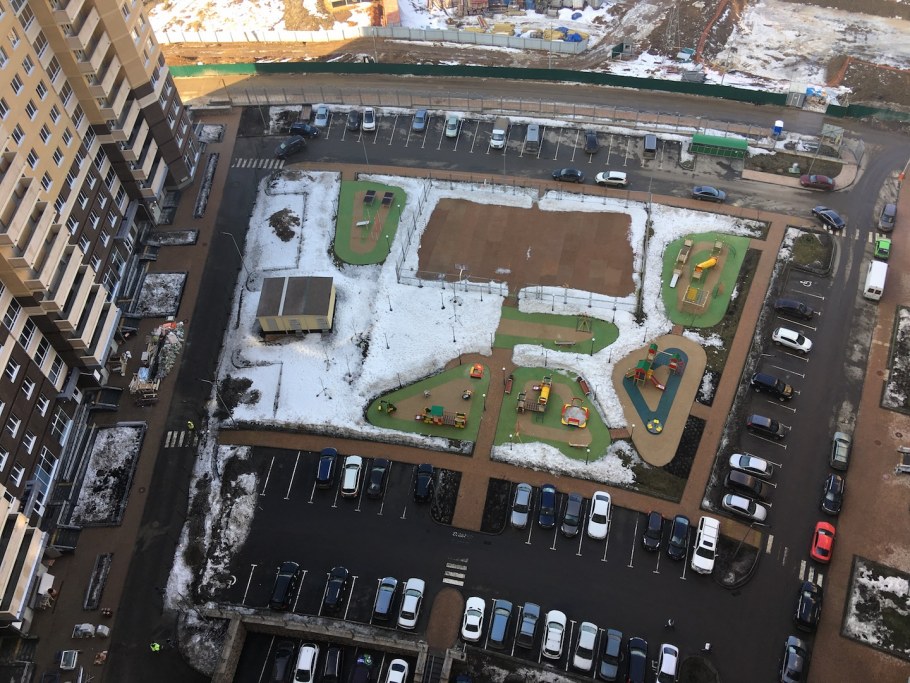 Подземный паркинг во дворе