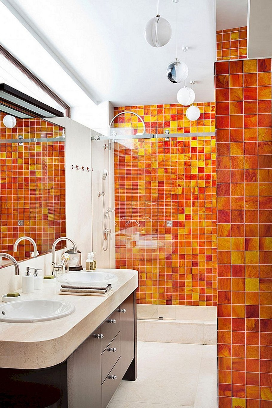 Яркая плитка для ванной
