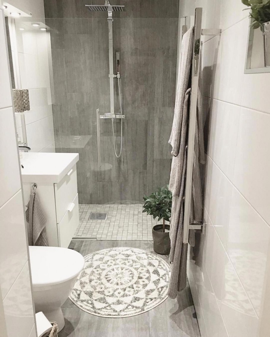 Узкий санузел с душевым уголком