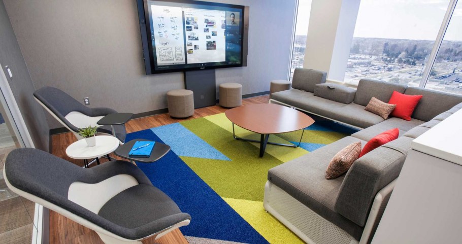 Кондиционер и шторы