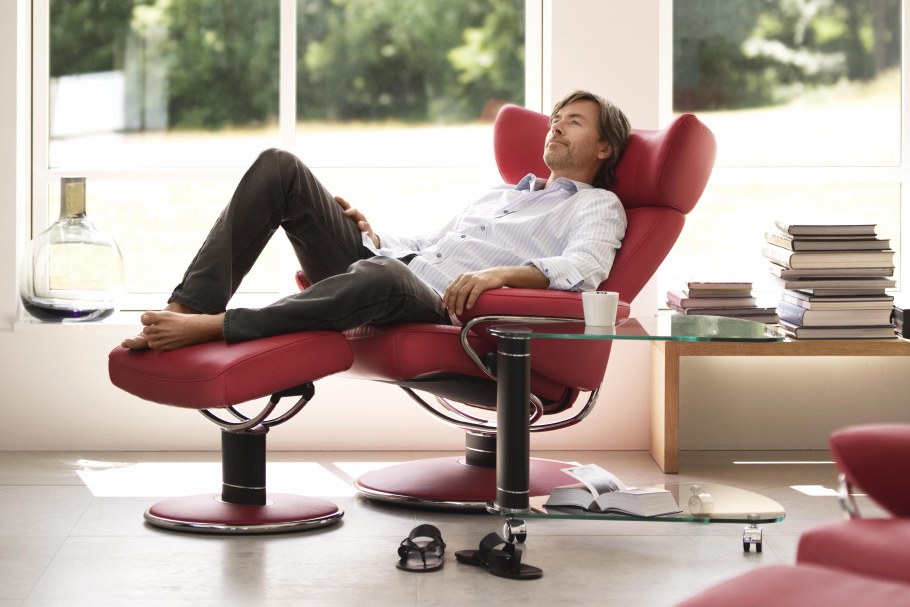 Человек в кресле