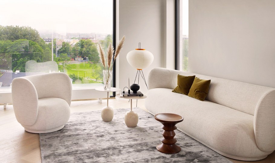 Женщина в доме