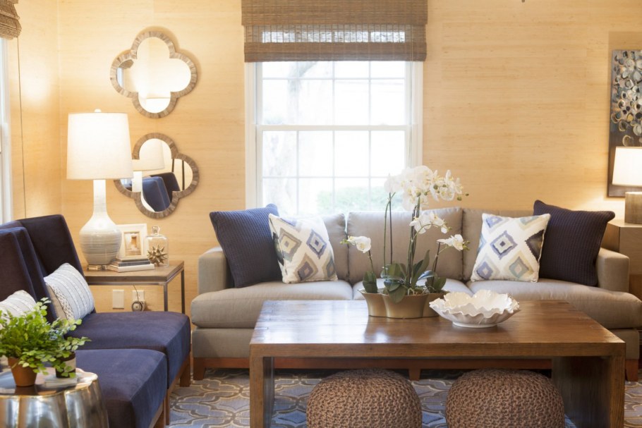 Спальня для девушки в пастельных тонах