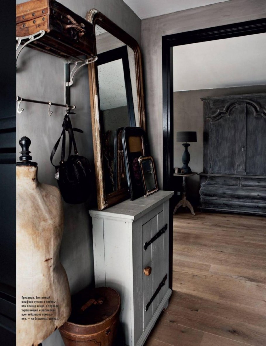 Черный коридор винтажный