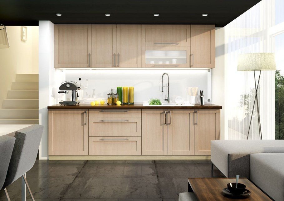 Белая угловая кухня с деревянной столешницей