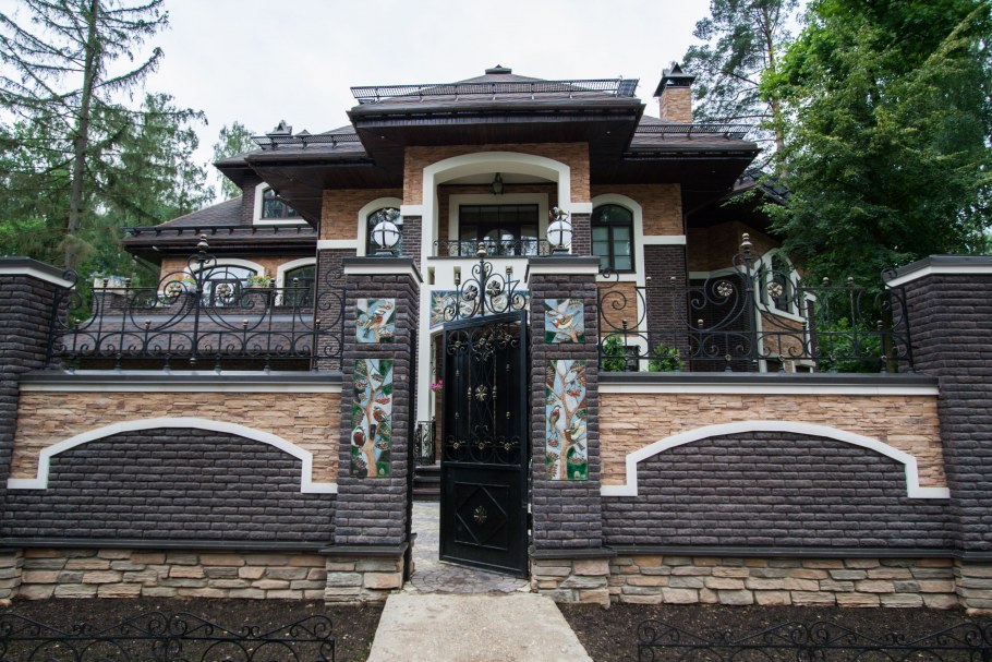 Красивые фасады заборов