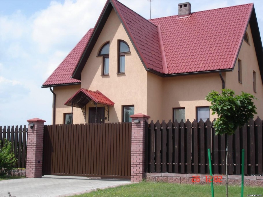 Забор в частном доме