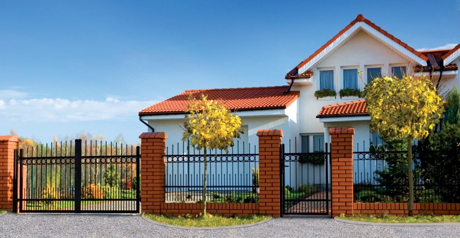 Забор в частном доме