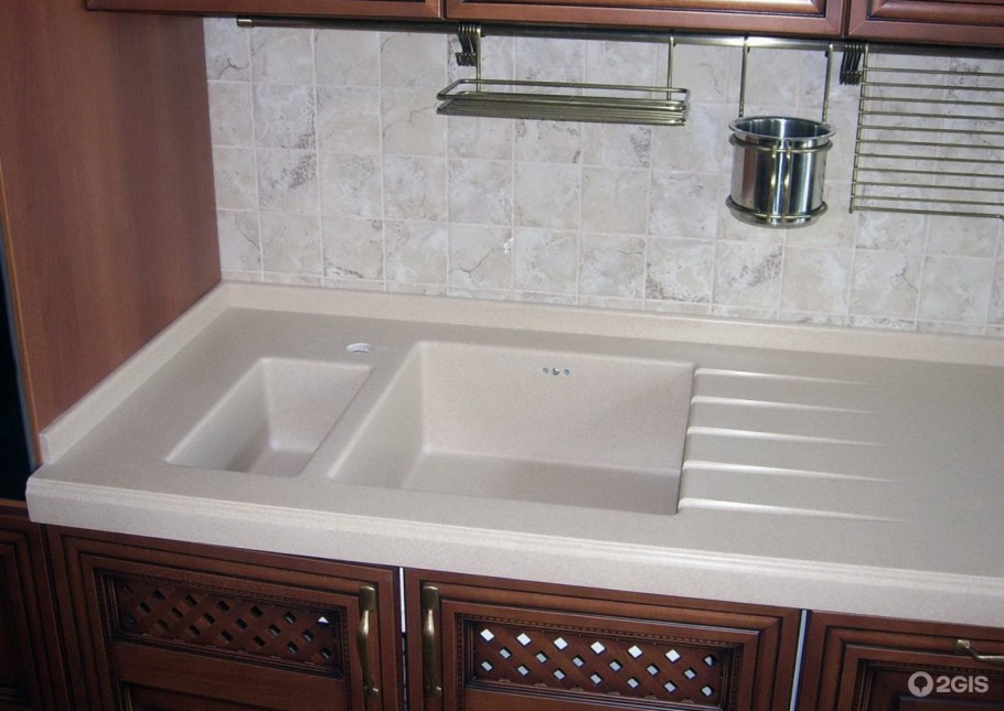 Стык столешницы и стены