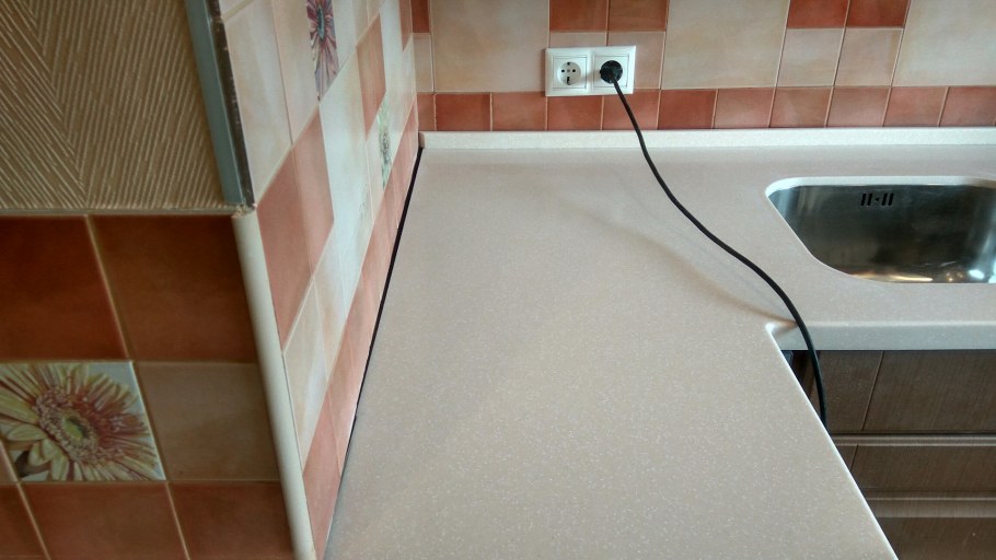 Плинтус для столешницы на кухне