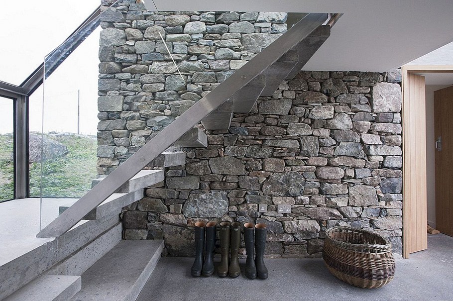 Отделка лестницы камнем