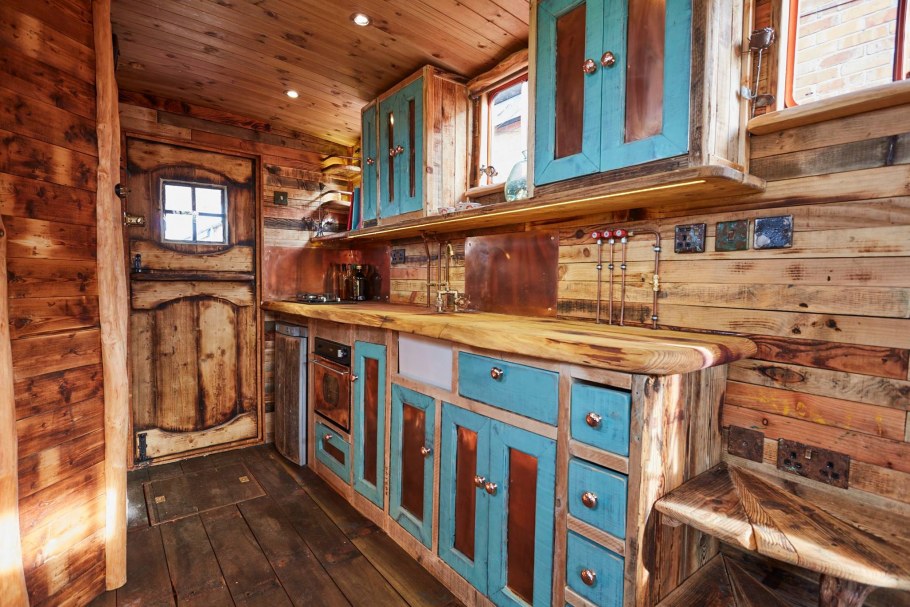 Деревенские отреставрированные домики