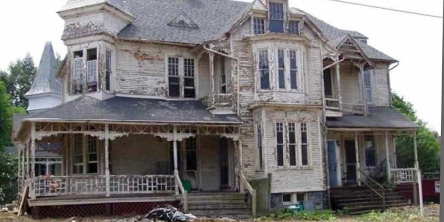 Старый и восстановленный особняк