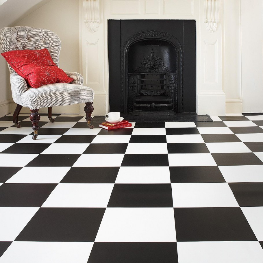 Пол в черно белую клетку