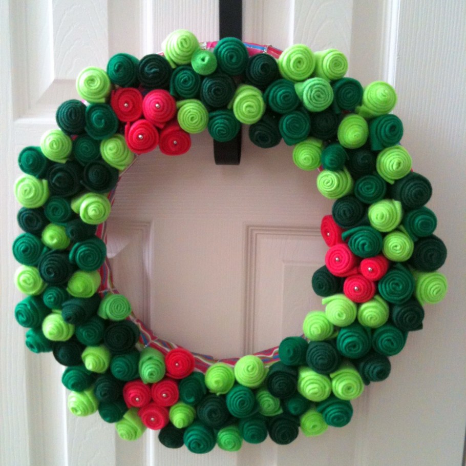 Рождественский венок из подручных материалов