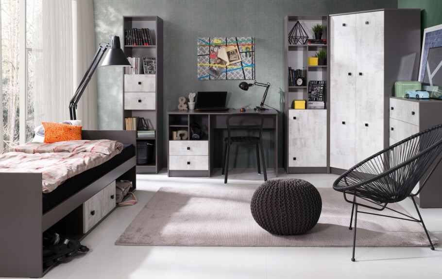 Уютная комната с постерами