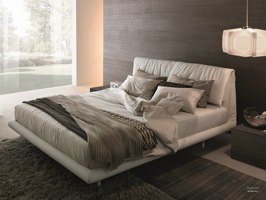 Кровать с мягкой обивкой