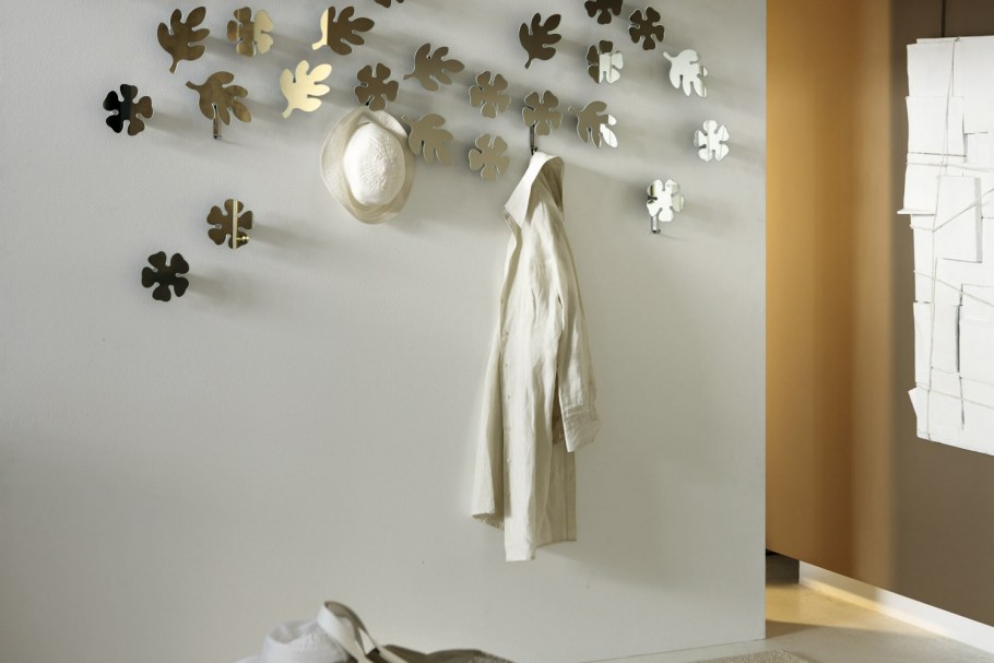 Оригинальные крючки для прихожей