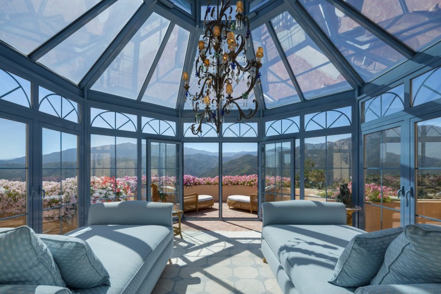 Зимний сад в средиземноморском стиле