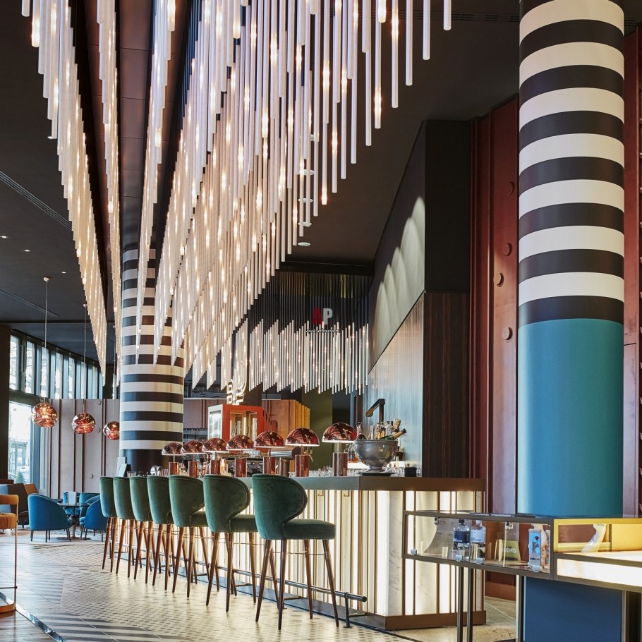 Интерьеры отеля Pullman Berlin Schweizerhof в стиле баухаус