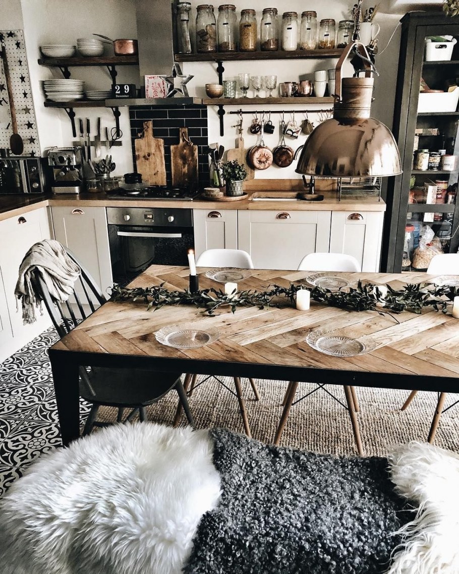 Трендовые стулья 2021 на кухне