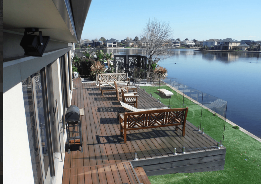 Низкие перила на террасе