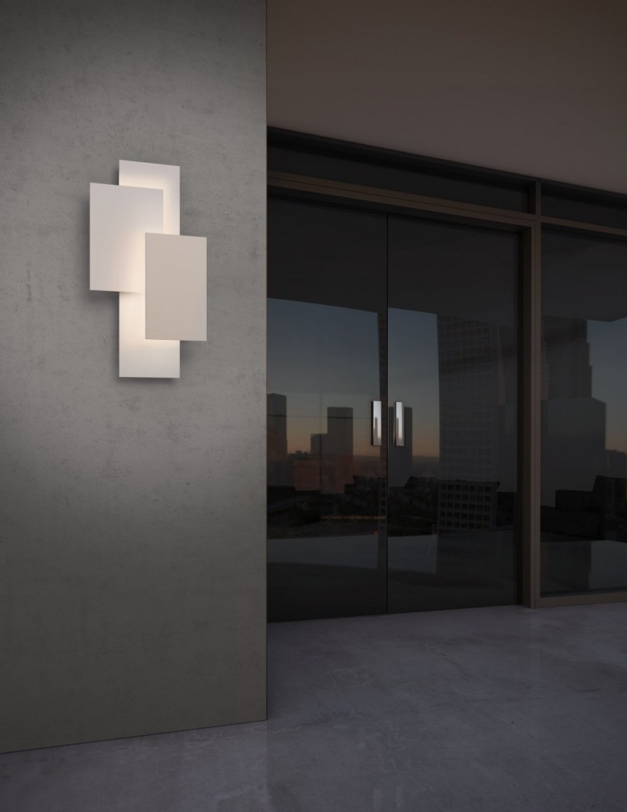 Светильник на стену белый